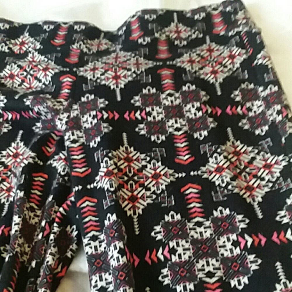 Fashionable designed leggings